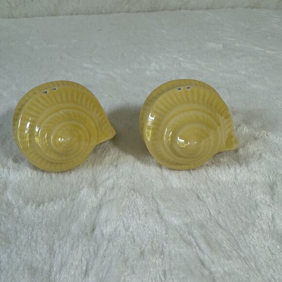 Andrea By Sadek Yellow Seashell Salt & Pepper Shakers Set - Picture 4 of 9